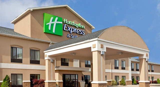 Holiday Inn Express and Suites Three Rivers, Varaa Hotelli Three Rivers Michigan