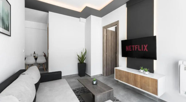 Апартаменты с балконом Adelle Apartments The Luxury Suites