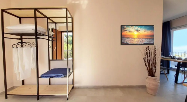 Manos Philoxenia, Book Hotel Kriopigi 