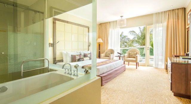 Двухместный номер Superior с балконом и с видом на бассейн Sea Links Beach Hotel