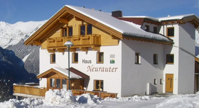 Haus Neurauter, Prenota Hotel Hotel a Tirolo con parcheggio, Parcheggio