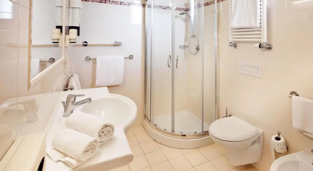 Четырёхместный номер Standard с балконом Hotel Beaurivage