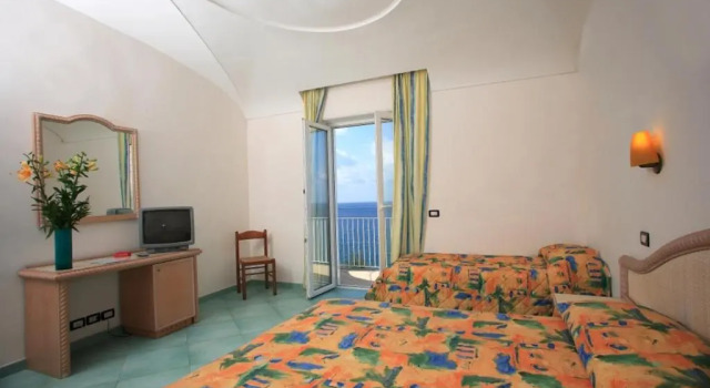 Трёхместный номер Standard с видом на море Hotel Albatros