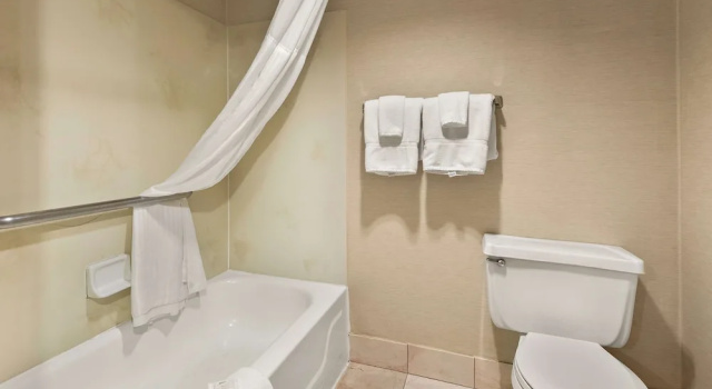 Двухместный номер Standard Отель RL Cleveland Airport West
