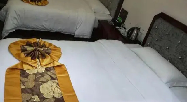Номер Standard Yilong Supply and Marketing Hotel