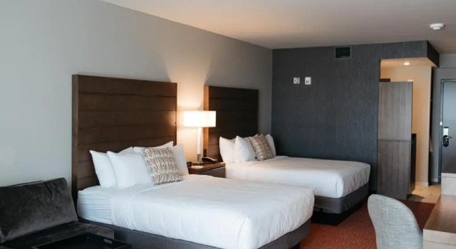Четырёхместный люкс студия Revel Hotel, Tapestry Collection By Hilton