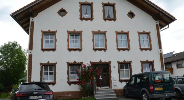 Die Dirndlkönigin, Rezervați Hotel Gruenenbach Westallgaeu