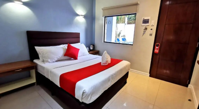 Standardowy dwuosobowy pokój Charms Hotel