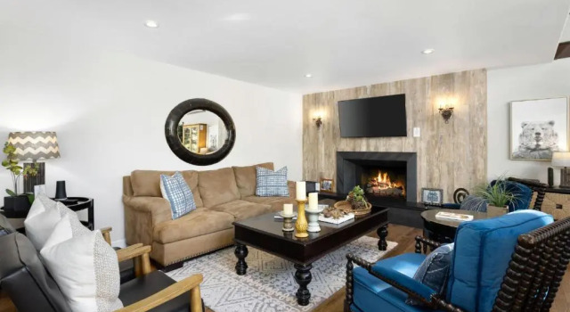 Snowflower Cabin Modern Luxe, 2 Level, 1500 sqft, AC, View, Dogs, Walk to Village, Book Hotel Lake Arrowhead Californien