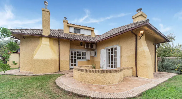 Beautiful Holiday Home in Ardea With Garden, Prenota Casa vacanze Hotel a Lazio con parcheggio, Parcheggio