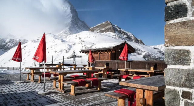 Кровать в общем номере Hotel Schwarzsee