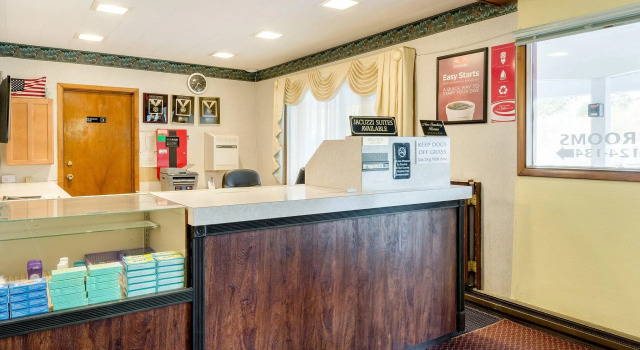 Red Roof Inn Sutton, Забронировать Отель Саттон Массачусетс
