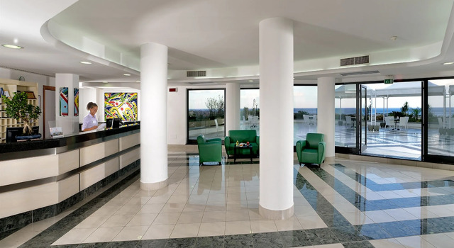 Mirabeau Park Hotel, Varaa Hotelli Gasperina Calabria