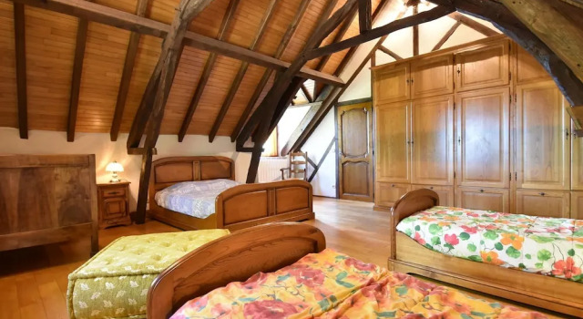 Beautiful Holiday Home with Heated Pool in Cazals France
