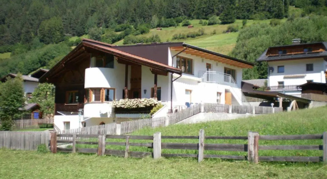 Haus Mattle, Prenota Hotel Hotel a Tirolo con parcheggio, Parcheggio