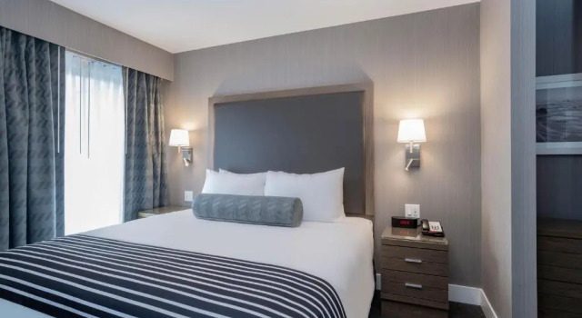 Люкс Standard Sandman Signature St. Johns Hotel