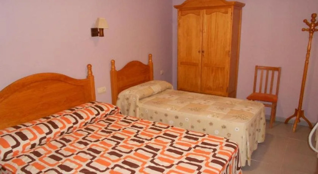 Hostal Donaire II, Забронировать Отель Томельосо Ciudad Real Province, рядом с Музей повозок и сельскохозяйственных орудий