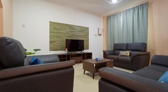 OYO 90216 Sunny Hill Homestay, Rezerwuj Dom wakacyjny Hotele w Sarawak z parkingiem, Parking