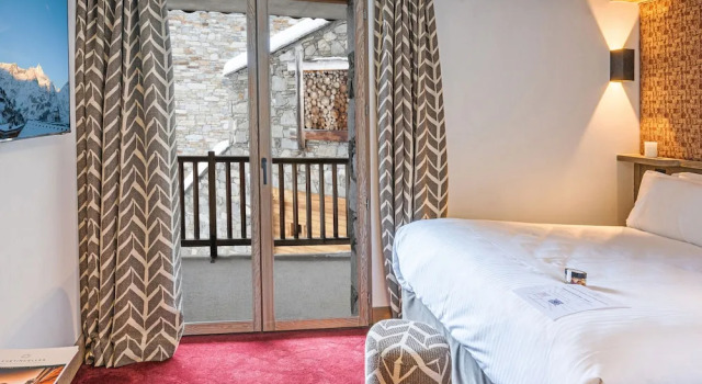 Номер Classic с балконом и с видом на горы Hôtel LAigle du Montana by Les Etincelles