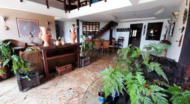 Casa dos Jacarandás com 4 quartos com vista para o mar