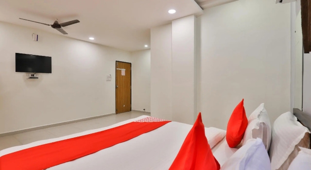 OYO 16675 Hotel Shri Krishna Inn, Забронировать Отель Сурат штат Гуджарат