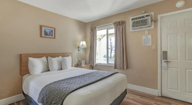 Номер Shasta Pines Motel & Suites