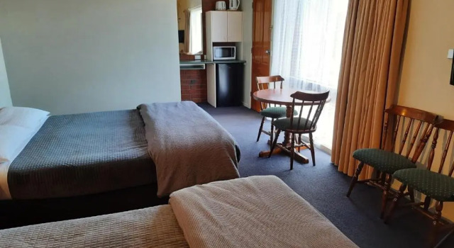 Четырёхместный номер Standard Abbotswood Motor Inn
