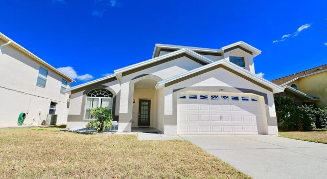 Vibrant and Chic Home w Private Pool & Lake View, Book Villa Hoteller i Four Corners med pool, Swimmingpool