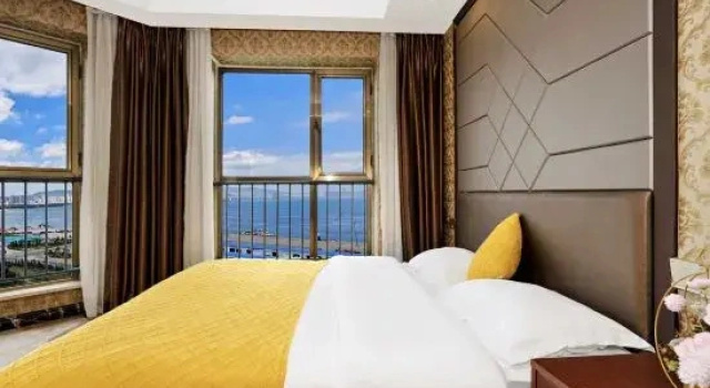 Четырёхместный люкс с видом на город Palm Bay Hotel