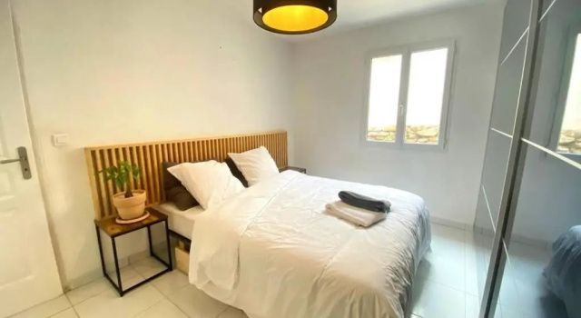VILLA 6 PERSONNES /PISCINE/CAMPAGNE/TERRAIN DE PETANQUE/15 km BANDOL