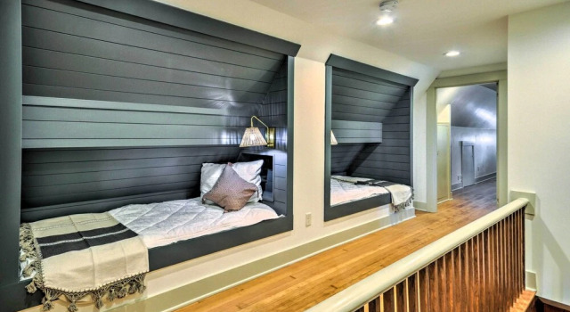 Peaceful + Elegant Cottage w/ Riverside View, Book Feriehus Oregon City Willamette Valley