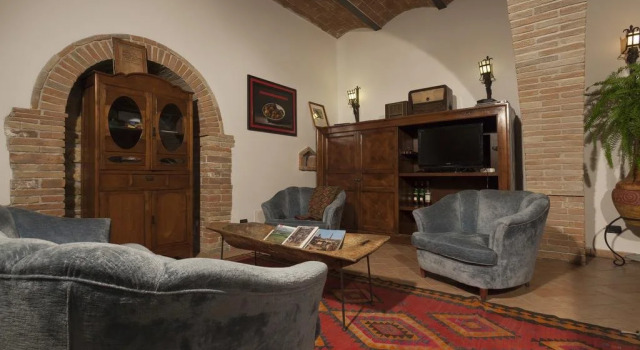 Agriturismo La Collina, Забронировать Отель Отели Валь д’Орча с бассейном, Бассейн