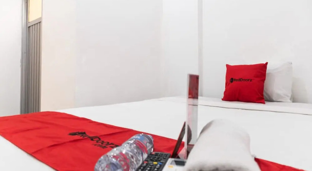 Номер Standard RedDoorz near Sultan Mahmud Badaruddin Airport Palembang