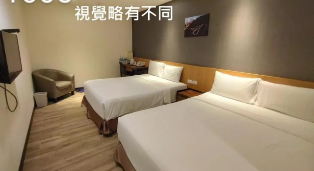 Четырёхместный номер Economy Honest & Warm Hotel