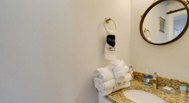 Апартаменты Vibrant Gulf Shores Getaway w/ Pool & Beach Access