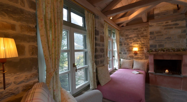 Papaevangelou Hotel, Book Hotel Papigo 