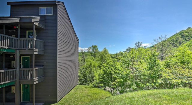 Condo w/ Pool & Grill Access ~ 4 Mi to Gatlinburg!