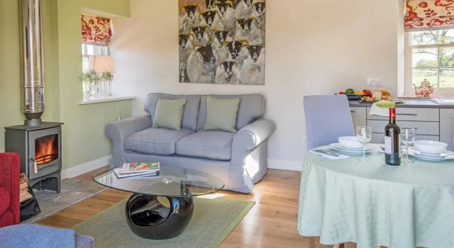 Country Cottage Sleeps 3 With Garden and Parking, Book Feriehus Sommerhuse i Edinburgh, Hytte