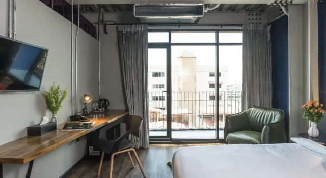 Двухместный номер Standard с балконом MeStyle Garage Hotel