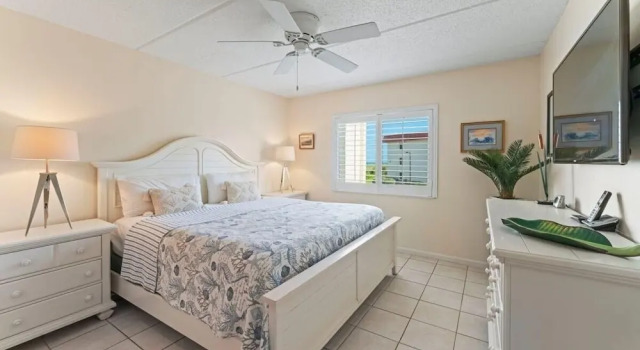 Just Beachy~ocean View~2nd Fl 2 Bedroom Condo by RedAwning, Rezerwuj Apartament Hotele w Saint Augustine Area z parkingiem, Parking
