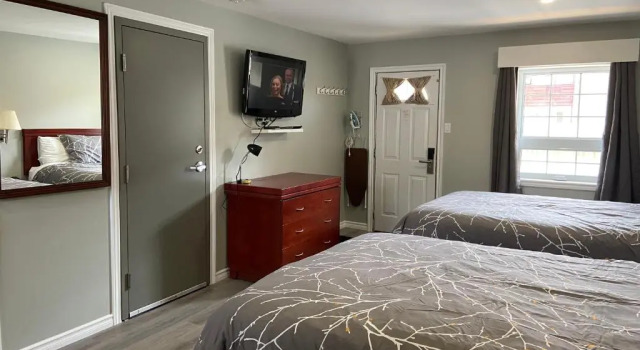 Четырёхместный номер Standard Lakeshore Suites