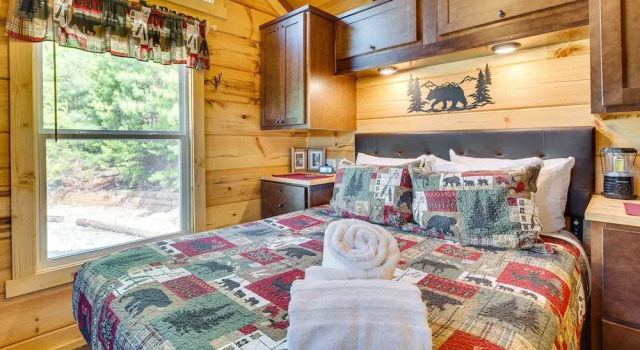 Коттедж 7 Mi to Lake Lure: Mill Spring Cabin w/ Hot Tub