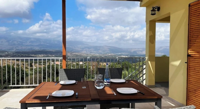 Апартаменты с 2 комнатами с балконом 2 Apartments Sharing Garden and Pool