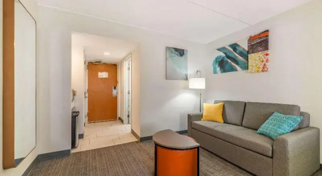 Люкс Comfort Inn & Suites Madison East Interstate I-90