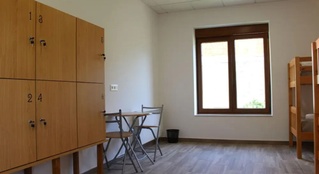 Кровать в общем номере c 1 комнатой Pensión Albergue O Pedregal