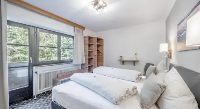 Annabell Pension, Prenota Hotel Hotel a Tirolo con parcheggio, Parcheggio