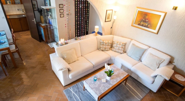 Apartment Dina with pool, Varaa Huoneisto Hotellit Kvarner Islands uima-altaalla, Uima-allas