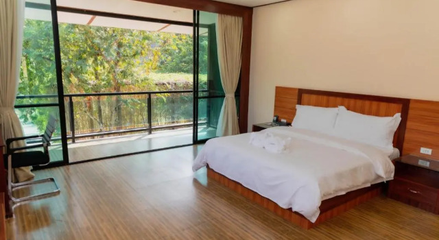 Люкс с балконом Dansavanh Namngum Resort