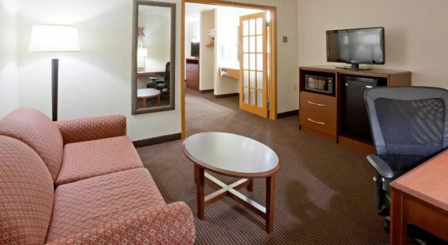 Двухместный люкс Deluxe AmericInn by Wyndham Coon Rapids