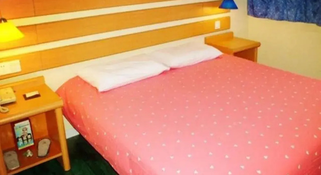 Home Inn, Boek Hotel Hotels in Guangdong met parkeren, Parkeren